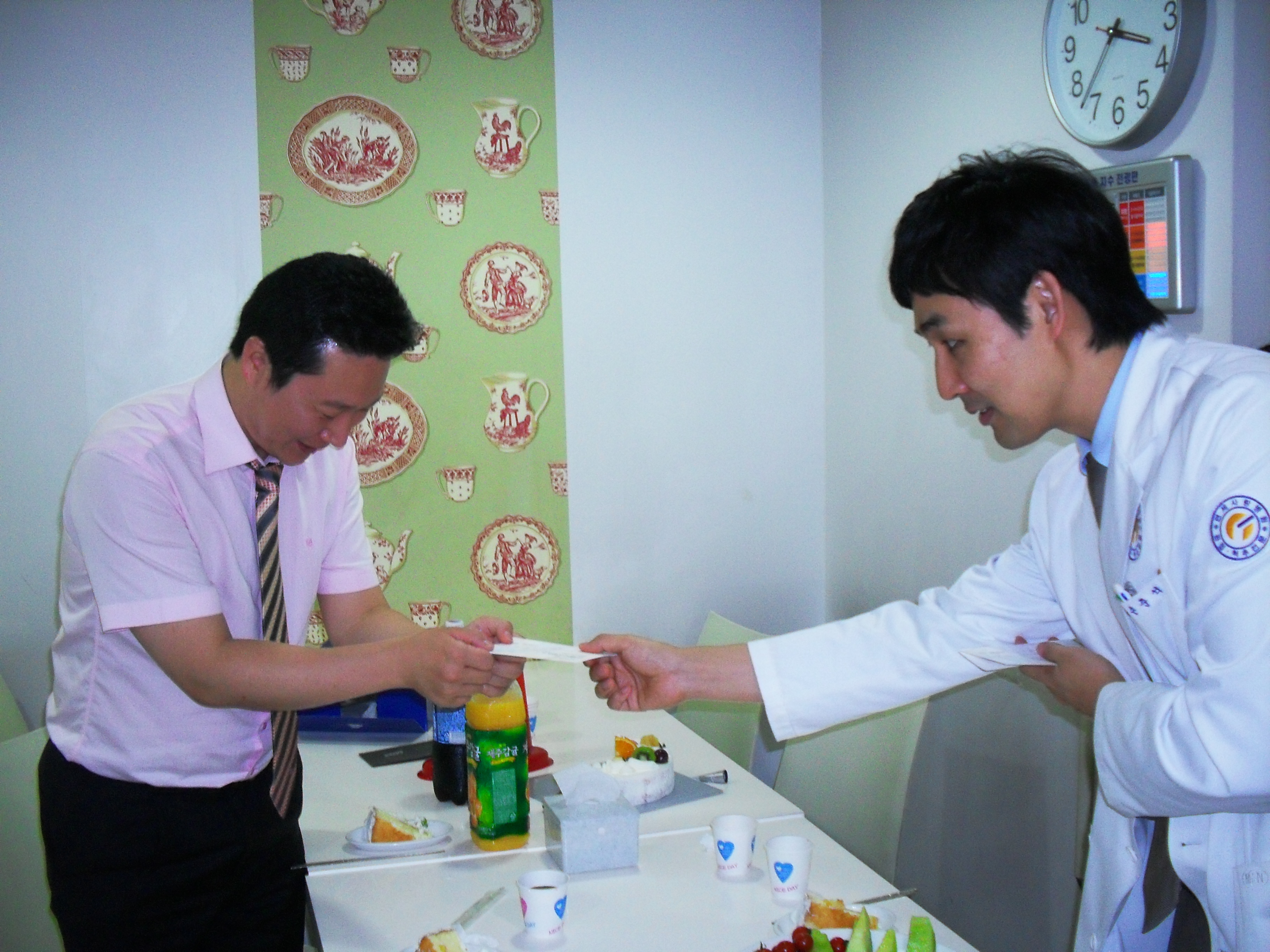 강남 1병원 7월 달 직원 생일파티 게시글의 2번째 첨부파일입니다.