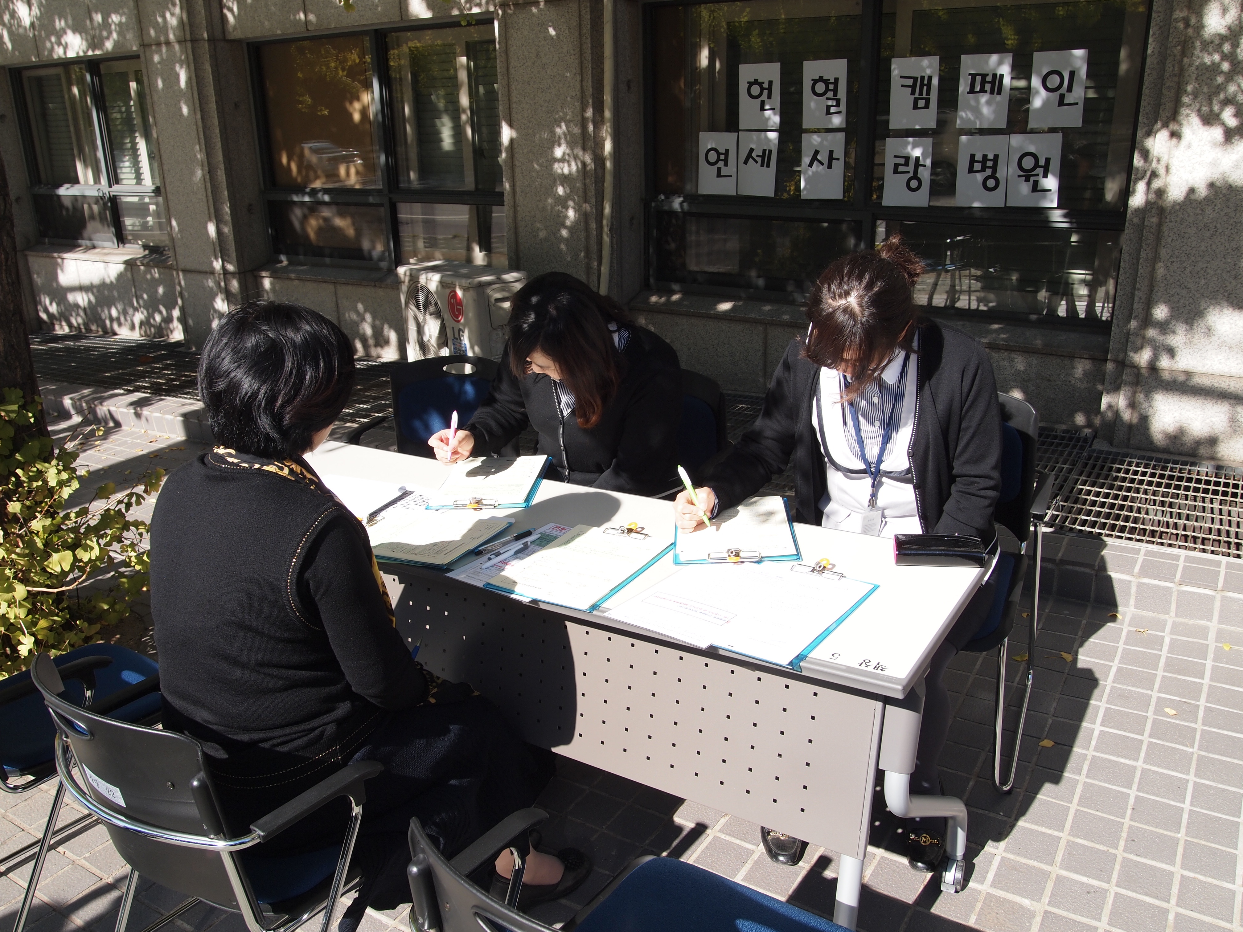 2013-10-22일 강남점 `사랑의 헌혈캠페인` 실시  게시글의 3번째 첨부파일입니다.