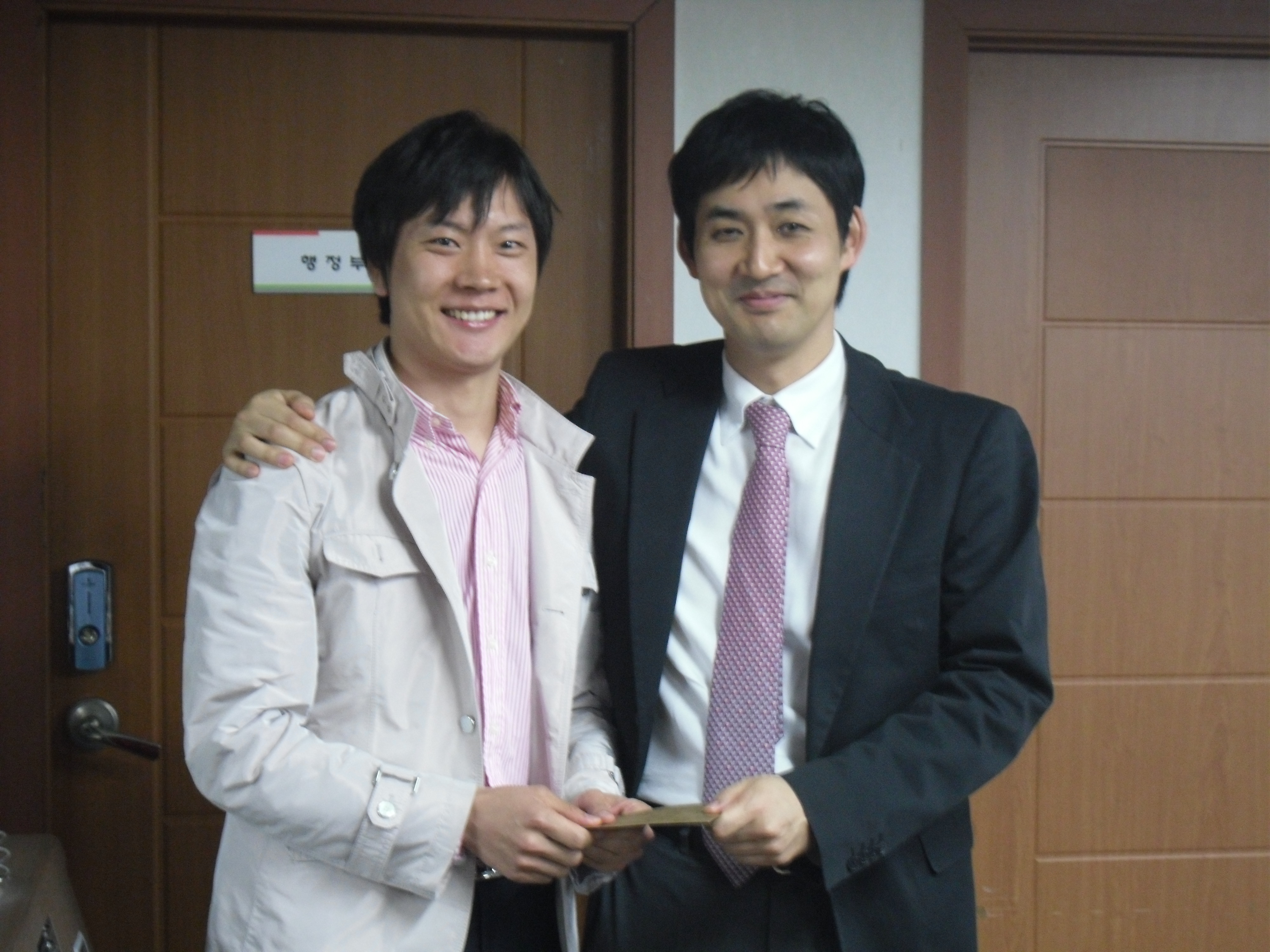 [강남점]4월 월례교육및 친절사원수상 게시글의 8번째 첨부파일입니다.